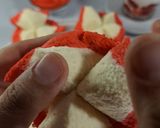 Foto langkah ke 6 dari resep Bolu Kukus Mekar Merah Putih, Tips & Trik.