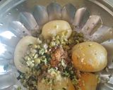 A picture of step 3 of Potatoes and green peas paratha.