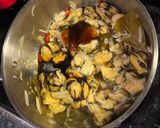 A picture of step 3 of Sweet & Spicy Sauté Mussels.