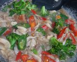 Foto langkah ke 3 dari resep Tumis Jamur Tiram Brokoli.