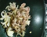 รูปขั้นตอนการทำที่ 2 ของ หมูผัดกิมจิ