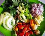 Foto langkah ke 1 dari resep Minty RedSnapper Fish Soup.
