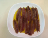 Foto del paso 2 de la receta: Torradas con "anchoas de sardina"