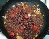 Foto del paso 3 de la receta: Huaraches de chorizo y frijoles negros