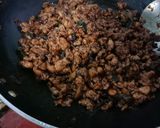 รูปขั้นตอนการทำที่ 2 ของ กะเพราไก่ใบกะเพรากรอบ (สูตรใช้น้ำมันพริกกะเพราที่ทำเก็บไว้)👏