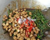 Foto langkah ke 6 dari resep Oseng Tempe Kacang Panjang Kecap Pedas.