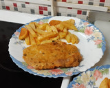 Foto del paso 4 de la receta: Milanesa de cerdo con patatas fritas