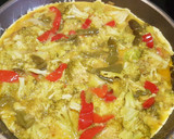 Foto del paso 3 de la receta: Tortilla de brócoli🥦 cebolla y pimientos🌶