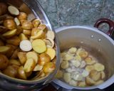 Foto langkah ke 3 dari resep Cheesy Baby Potato.
