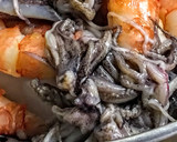 Foto del paso 2 de la receta: Arroz negro integral con chipirones gambas vieyras y mejillones