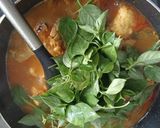 Foto langkah ke 3 dari resep Ayam Woku Kemangi Pedas.