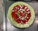 Une image de l'étape 10 de Salade de poireaux, tomates et concombre à la feta.