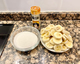 Foto del paso 1 de la receta: Pastel relleno con plátano caramelizado. (Cake filled with caramelized banana)