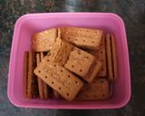 चॉकलेट बिस्कुट नट केक (chocolate biscuit nut cake recipe in Hindi) रेसिपी चरण 1 फोटो