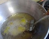 A picture of step 3 of Basanti kadhi pakodas.
