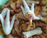 Gambar langkah 1 resipi Kaki Ayam & pedal Ayam Tumis Sos Tiram.