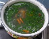 Foto langkah ke 4 dari resep Bening Kelor Kerang.