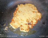 Foto del paso 3 de la receta: Huevos fritos sobre torta de patata