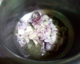 A picture of step 1 of Chicken mtr pulao.