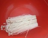 Foto langkah ke 1 dari resep Jamur Enoki Goreng.