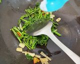 Foto langkah ke 3 dari resep Tumis Kangkung Satset Kress.