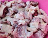 รูปขั้นตอนการทำที่ 1 ของ คั่วแห้มไก่บ้านใบยี่หร่า สูตร ภาคเหนือ