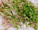 Hình bước làm 1 của món Tảo xoắn xào sả ớt
