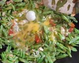 Foto langkah ke 5 dari resep Tumis Buncis Telur.