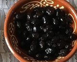 Une image de l'étape 1 de Olives noires marinées.
