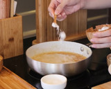Foto langkah ke 4 dari resep Resep Chili Oil Ala Chinese Resto, Cocok Untuk Dim Sum & Gorengan.