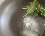 Foto del passaggio 2 della ricetta Scaloppine alle erbe aromatiche