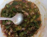 A picture of step 3 of Okra egg omelet.