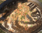 Foto del paso 4 de la receta: Paella campera a fuego para un regimiento