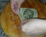A picture of step 6 of Aloo palak paratha.