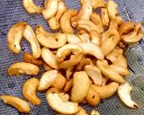 A picture of step 3 of Chicken with Cashew Nuts.