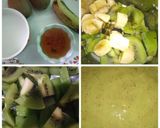 A picture of step 2 of Tricolour smoothie strawberry papaya smoothie oatmeal banana smoothie kiwi banana smooothie.