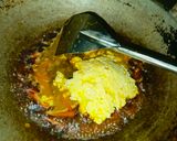 Foto langkah ke 7 dari resep Oseng Telur.