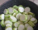 Foto langkah ke 3 dari resep Sup Oyong Soun Bakso.