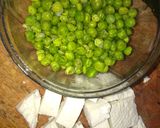 A picture of step 1 of Matar paneer.