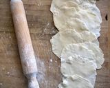 Foto del paso 4 de la receta: Gyozas caseras de nísperos y queso