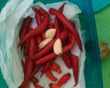 Foto langkah ke 1 dari resep Tips menyimpan cabe anti busuk.
