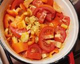Csirkemellfilé pörkölt nokedlivel recept fázis 2 fotója