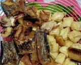 Foto langkah ke 2 dari resep Ikan Asin Gabus Tahu Asem Pedas.