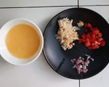 Hình bước làm 3 của món Cơm chiên tỏi - trứng khuấy