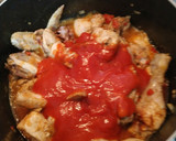 Foto del paso 3 de la receta: Ñoquis con pollo al whisky en salsa de tomate