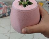 Foto langkah ke 2 dari resep Strawberry yogurt smoothie.
