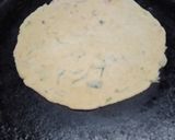 A picture of step 4 of Mix flour makhani roti.
