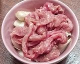 Foto langkah ke 1 dari resep Tumis Daging Sapi Cabai Hijau.