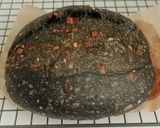 Foto langkah ke 24 dari resep Charcoal Wijen Chili Flakes Cheese Sourdough Bread (Open Bake Method).