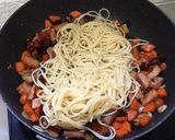 รูปขั้นตอนการทำที่ 8 ของ สปาเกตตี้หมูกระเทียมทรงเครื่อง